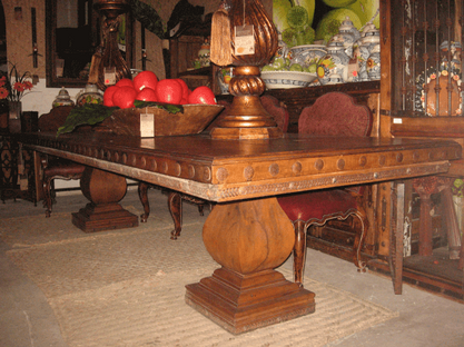 Gitana Dining Table exhibicion.png